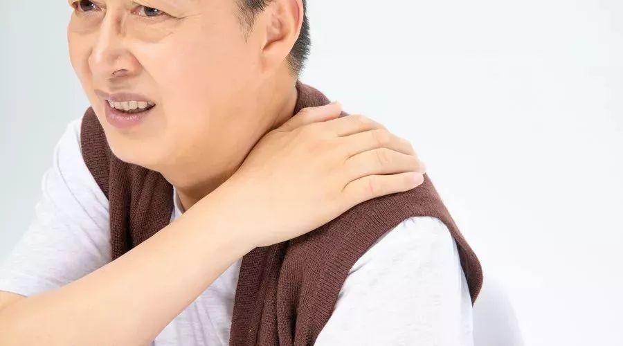 肩膀痛千万别大意！7个动作轻松缓解