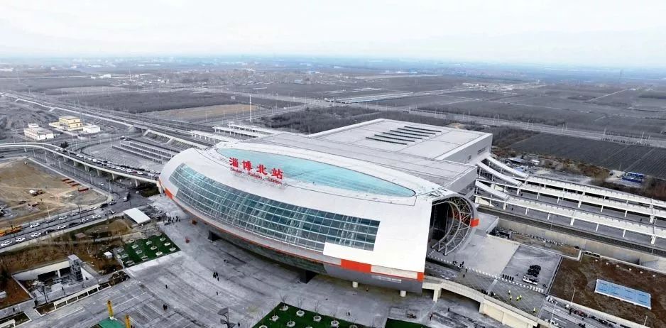 济青高铁开通 淄博北站启用 市民对现代大气的淄博北站非常关注!