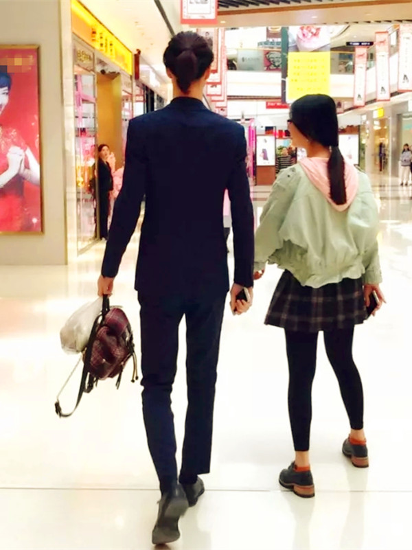 重庆一商场现共享男友 颜值高仅一元