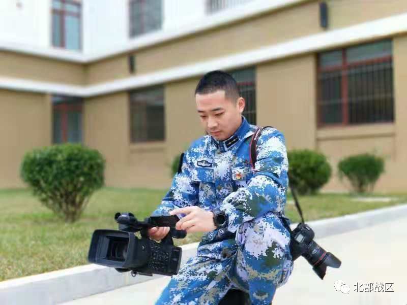 以笔作枪,写尽军旅,最美“兵记者”一直在路上!