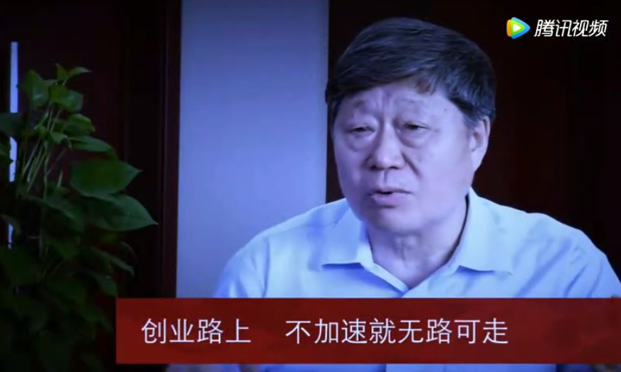 澳门普京赌场网址多少6_郑恺观战女足教学赛 合影范志毅变身小迷弟