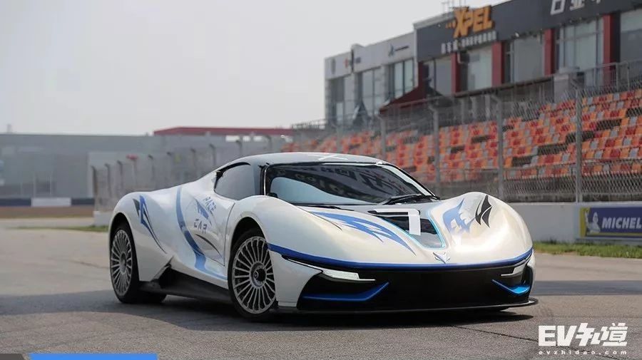 魔幻味道一触即发 赛道体验电动GT超跑ARCFOX-7