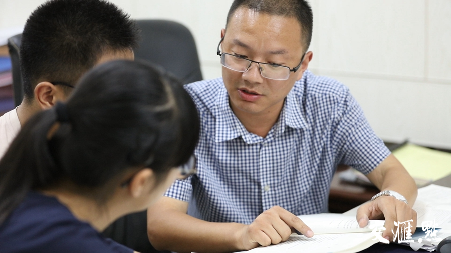 江苏最美教师王华:乡村教师要做校外教育的志