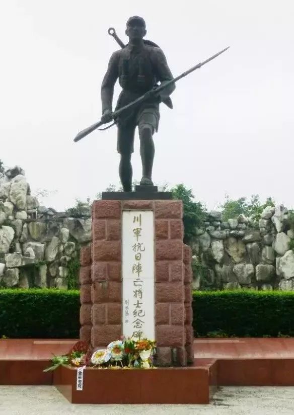 中国有一支军队,打内战像弱鸡,打日本人像疯狗