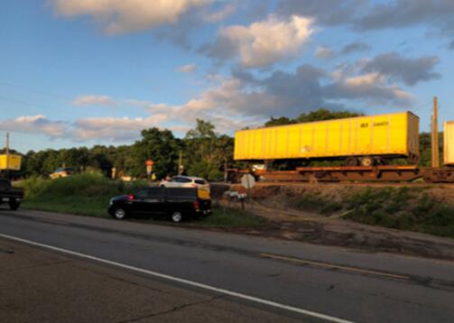 美国田纳西州汽车与火车相撞 至少3人死亡|麦克