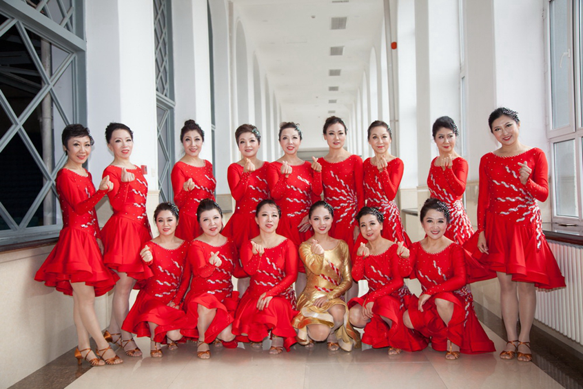 吉林大学教授拉丁舞团在长春市2018全民健身