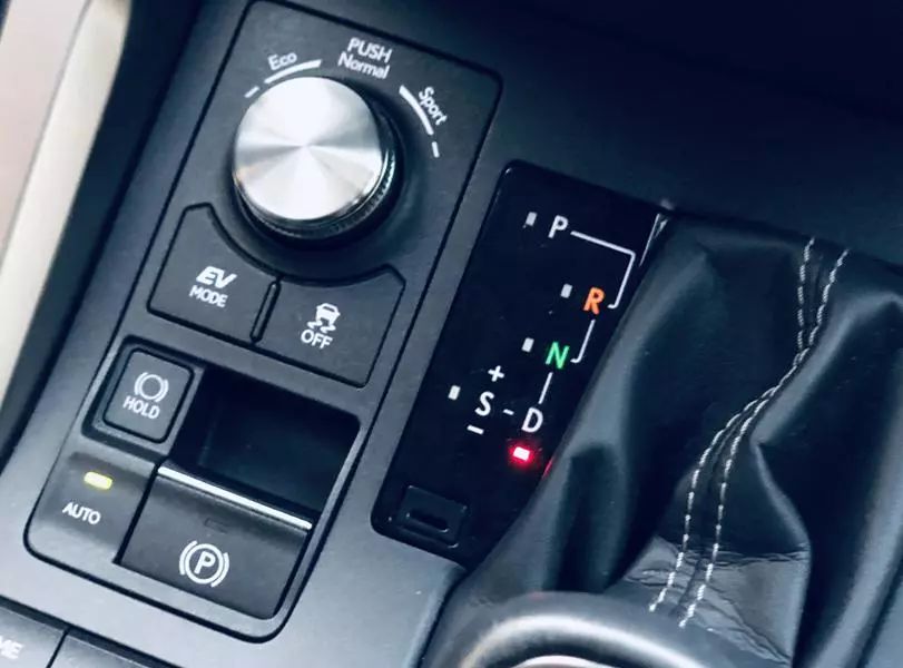 试驾|Lexus NX300h:俊朗造型显刚毅 精湛内饰博芳心