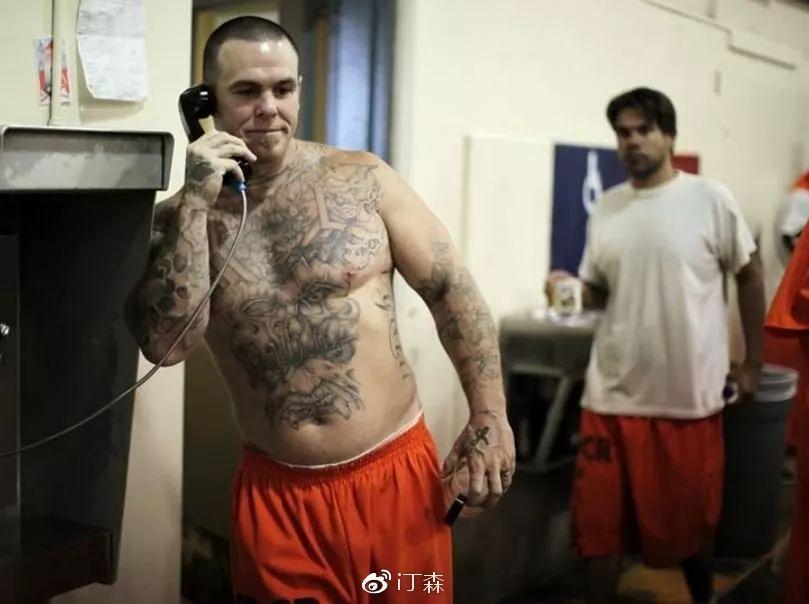 个一本正经的段子:老干妈和马应龙如何控制美