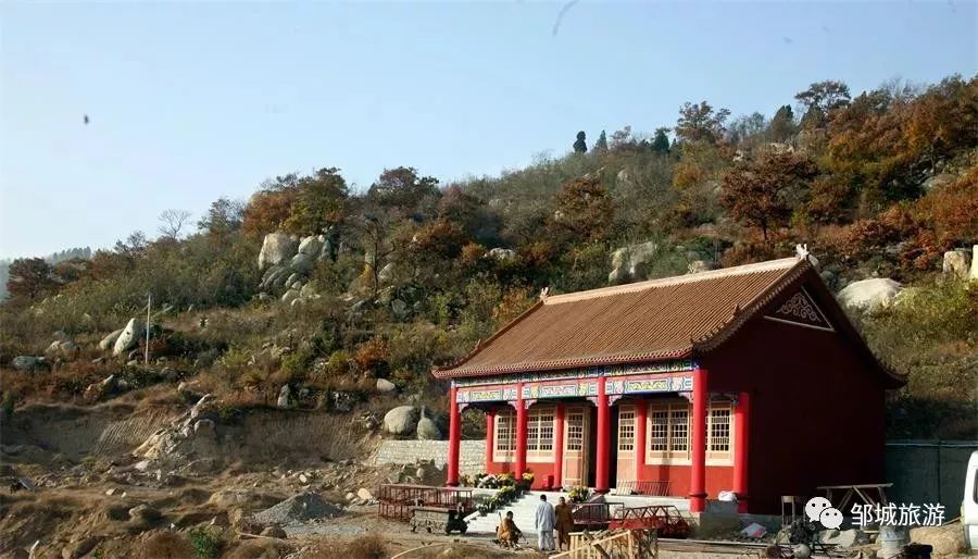 景区地址:邹城市大束镇鸿山景区(直接导航即可)   咨询电话