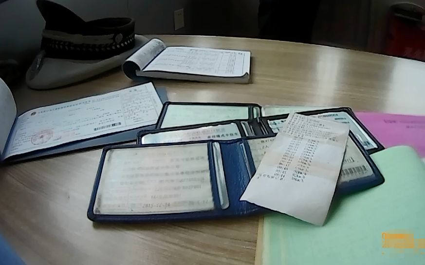 无证驾驶被查,驾驶员竟回复:我不交罚款,多关我