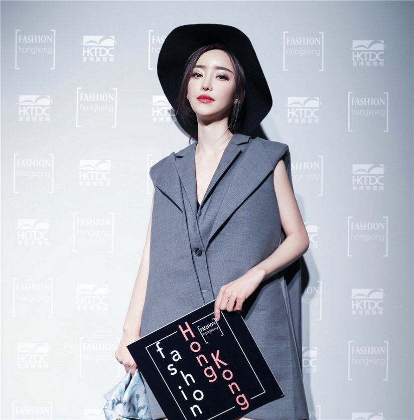 刘凡菲伦敦助阵时尚大秀