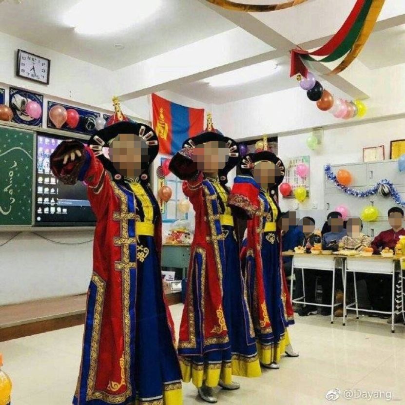 赤峰中学挂蒙古国旗?教育局回应