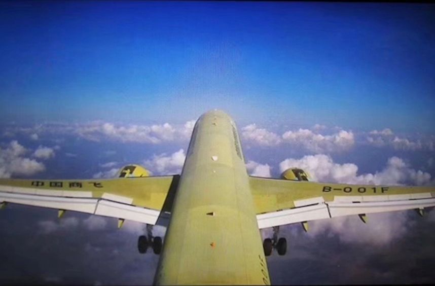 ▲第一視角看C919大型客機105架機(視頻截圖)