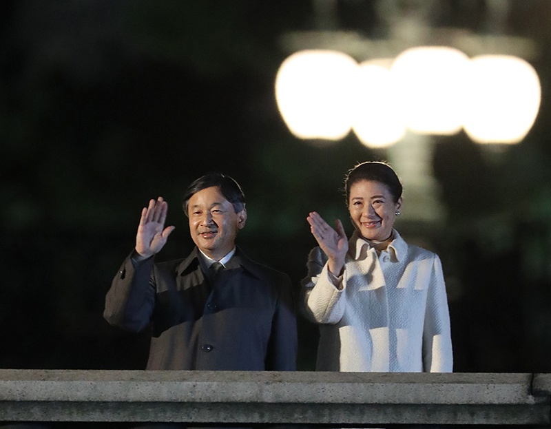 华夏国际速递官网_央视著名主持人李咏病逝:成年人的崩溃,都是静悄悄的
