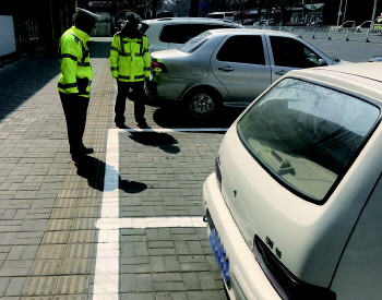 青年路火车站段再添停车位