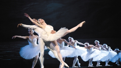 农历新年，天桥剧场重温《天鹅湖》