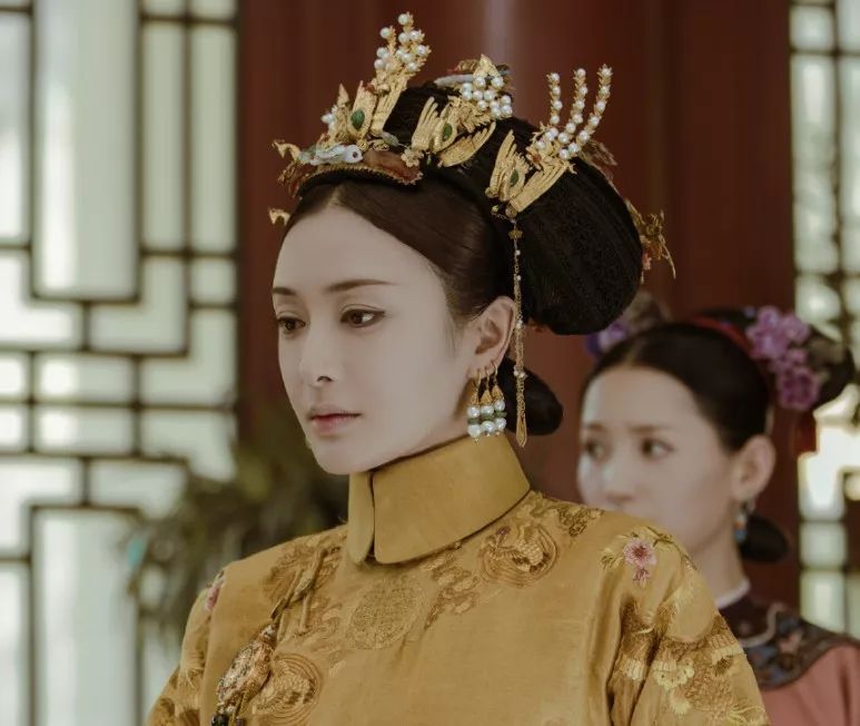 《延禧攻略》是一部打着宫斗旗号的“美妆剧”,乾隆的媳妇们秒杀美妆博主