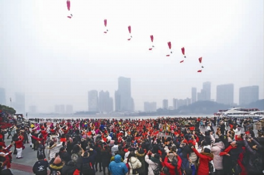 水陆空新春快闪,橘子洲万人表白