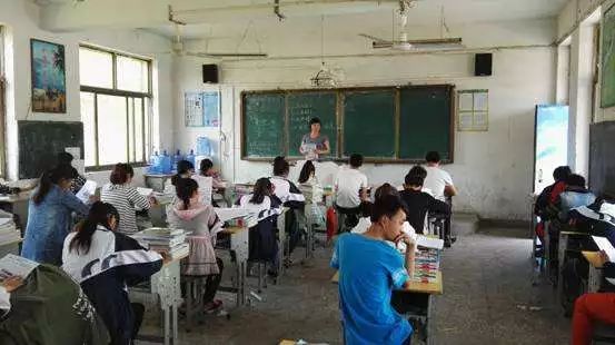 40年了!江山人a汽车当年没拍汽车毕业照…侵性初中生初中被图片