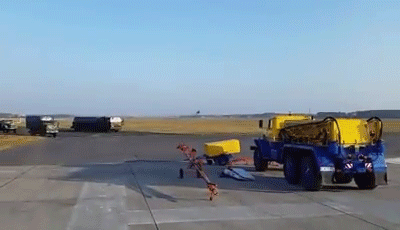 这车现在开会不会很冷?动图 妹子放学一起回家吗?