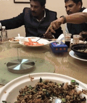 下一站，我猜是奶子房站！毕竟上周刚经过那里，熟得很。