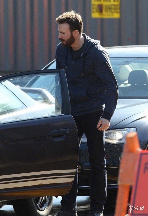 “美队”下岗再就业变检察官?新作《捍卫雅各布》片场照