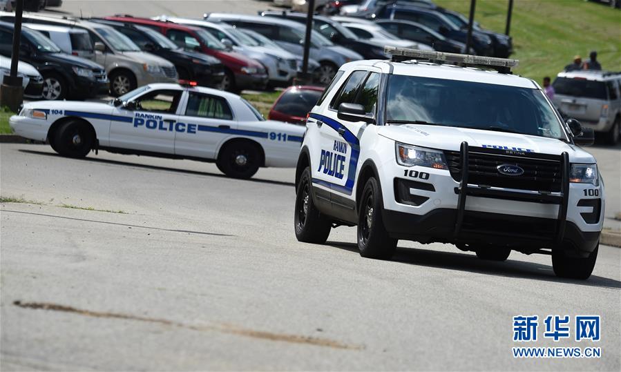 美媒:美国华裔学生考高分却被学校拒之门外 区