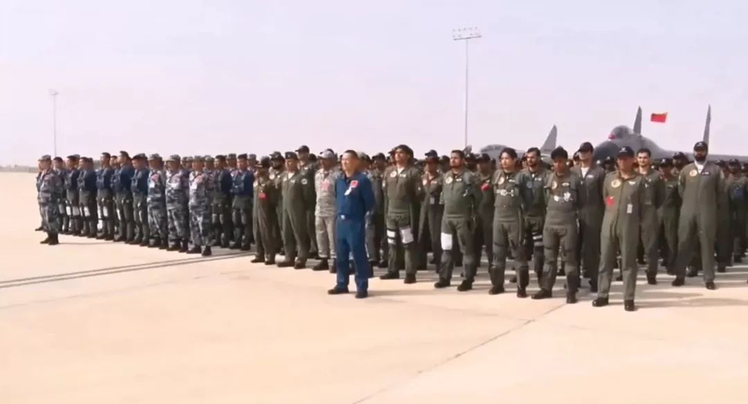 巴基斯坦陆军参谋长体验歼-10C先进座舱 或将