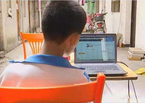 12岁熊孩子玩网游打赏主播 9天时间花光母亲2.3万元