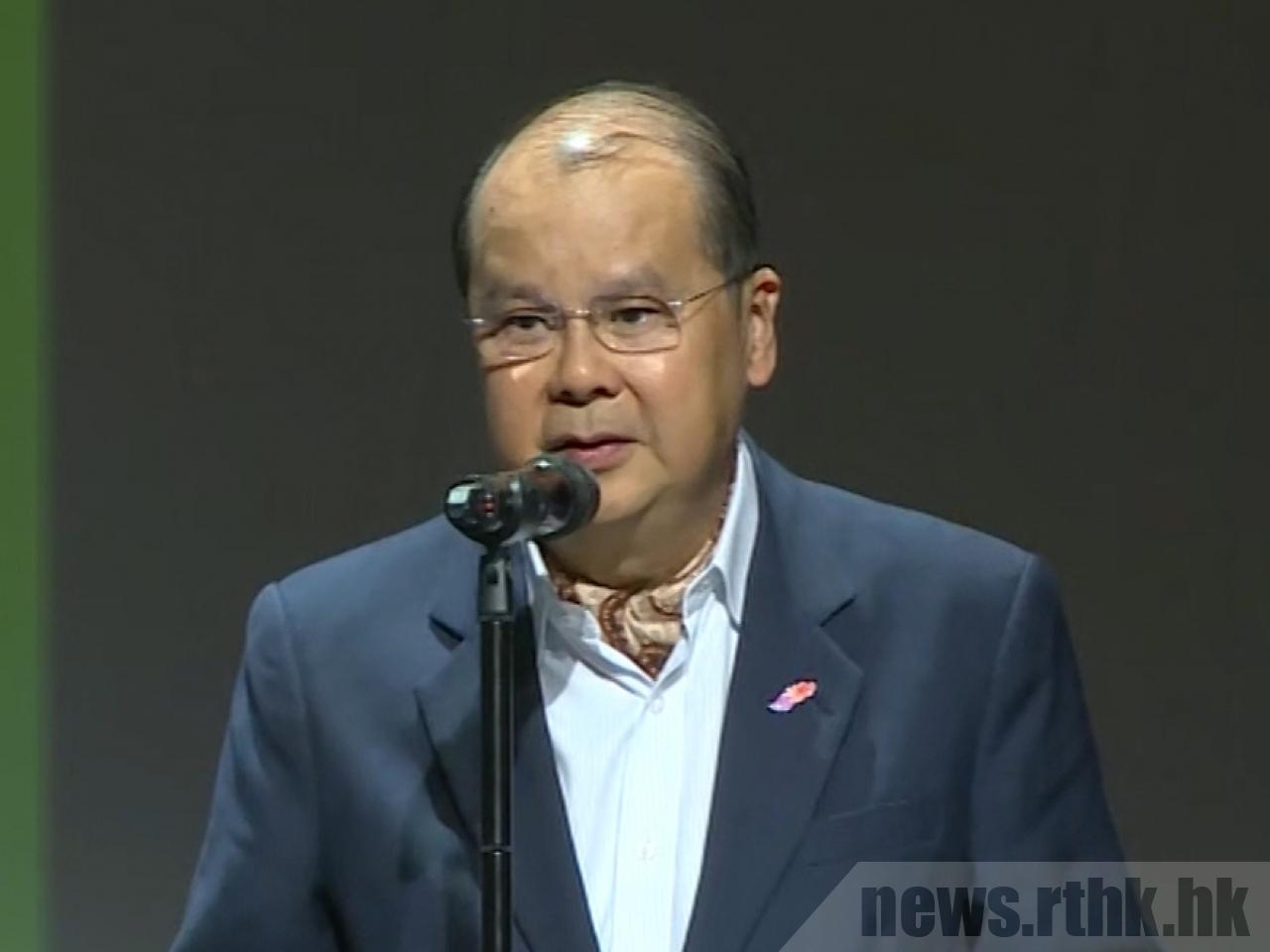 香港特区政府政务司司长张建宗。(图源:香港电台)