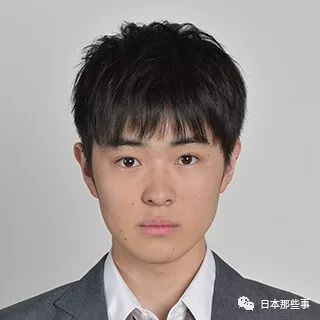 金沢玲央(新条由芽饰):生活水准很低的保守女子,自备点很多的努力家女孩