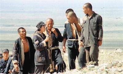 《一个和八个》树立了第五代导演的美学风格
