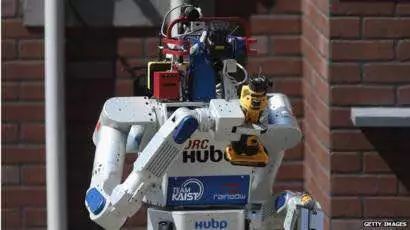 ▲资料图片：2015年的机器人挑战赛参赛机器人之一（盖帝图像）