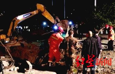 华彩娱乐客户端·女生手绘最美黑板报,活灵活现犹如3d墙纸