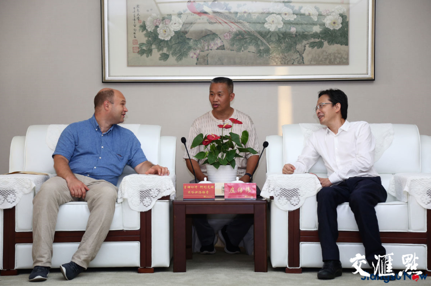 俄罗斯康坦伯格新闻纸厂客人参观新华报业传媒