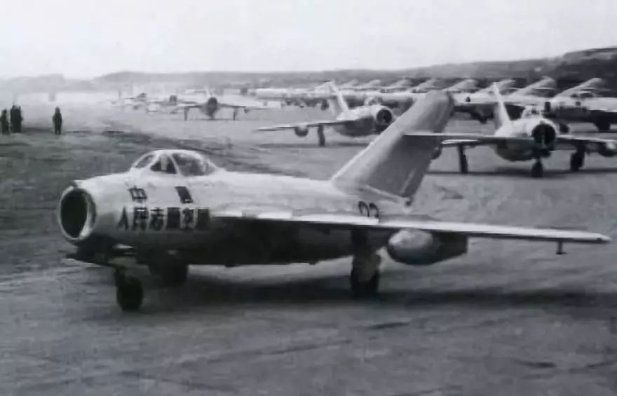 丨第一个空战战术原则:一域多层四四制