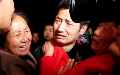 阔别37年,欧美龙与家人团聚