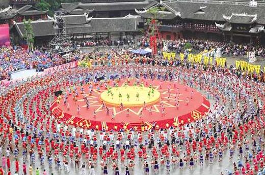 第七届中国乌江苗族踩花山节暨中国·彭水水上运动大赛精彩纷呈