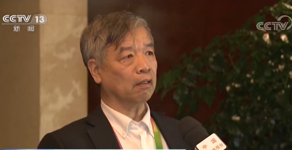 利澳棋牌真假 4岁男孩尿裤子遭老师拖拽拍打 涉事教师道歉停职