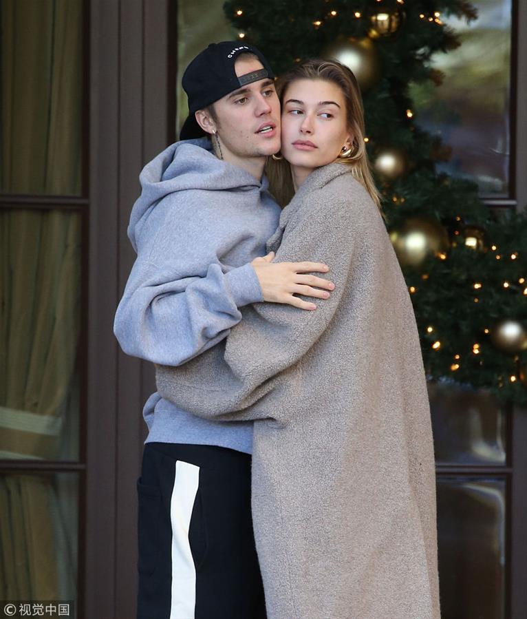 运动裤夫妇!贾斯汀·比伯运动裤上瘾似集邮