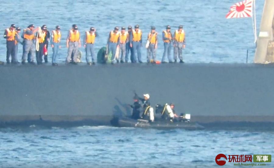 台风过后日本潜艇出海训练 方向舵却转不动了