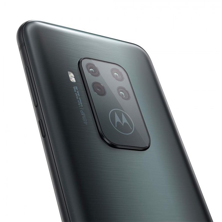 亚马逊曝光摩托罗拉One Zoom售价:骁龙675,400欧元