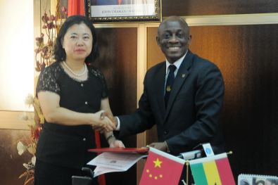 不再喝泥水 千口中国援建水井成50万加纳人救