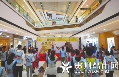 城市社区定向赛有“彩”更精彩