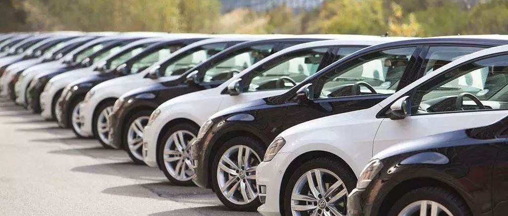 豪车纷纷降价， 你离有车一族之间的距离就差.....