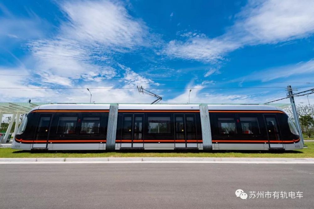 苏州有轨电车2号线试乘首日,迎来18000人次市民“尝鲜”