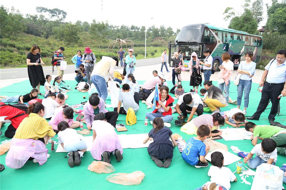 镇江启动 田甜圈 家庭亲子游 让城里的孩子感受