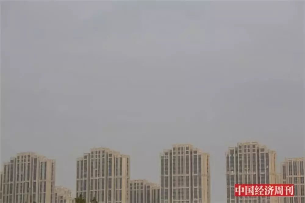 10月16日,燕郊的商品住宅楼。(《中国经济周刊》记者 胡巍 摄)