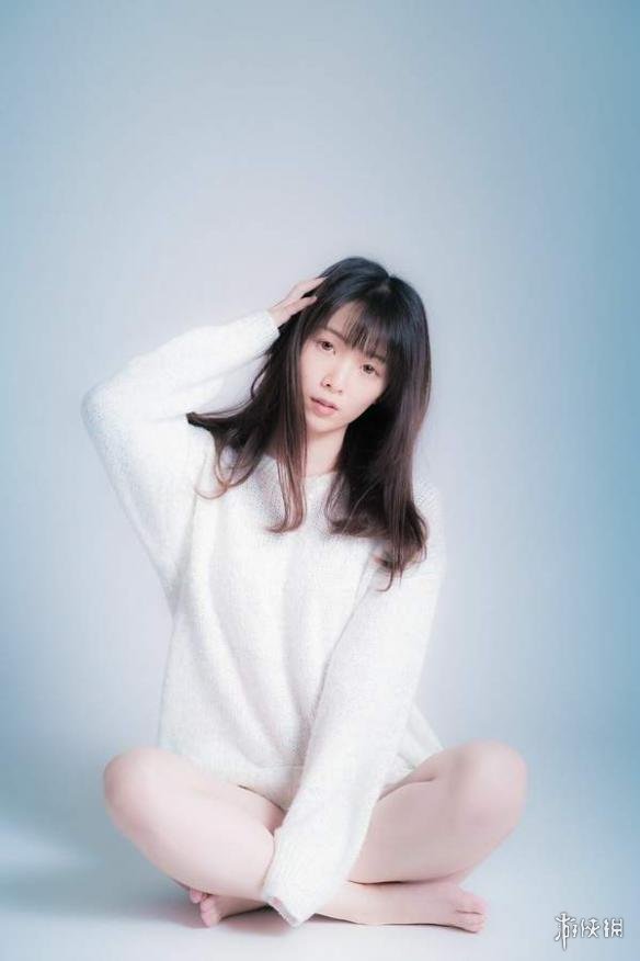 11区温柔软妹性感福利照 包臀短裙白皙大腿魅