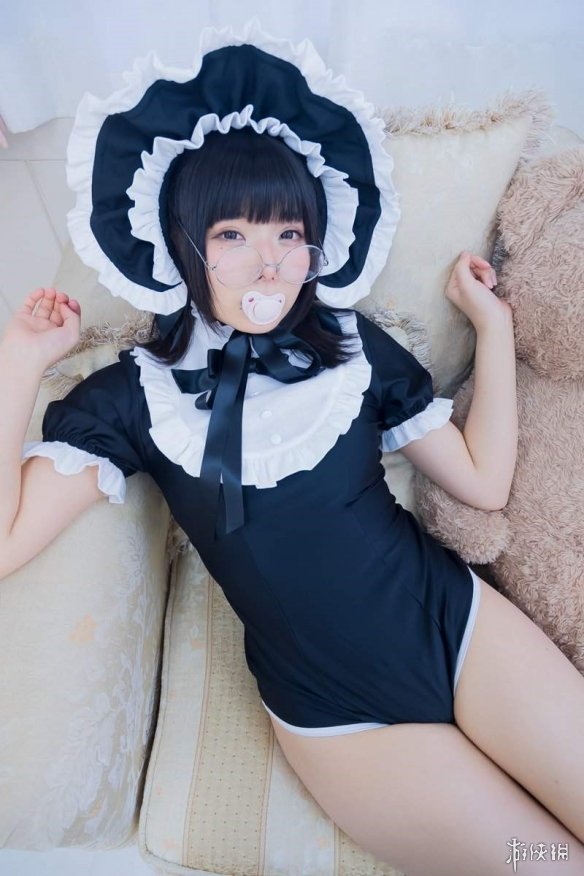 日本推出成人版婴儿COS服 叼着奶嘴的萌妹令人心动